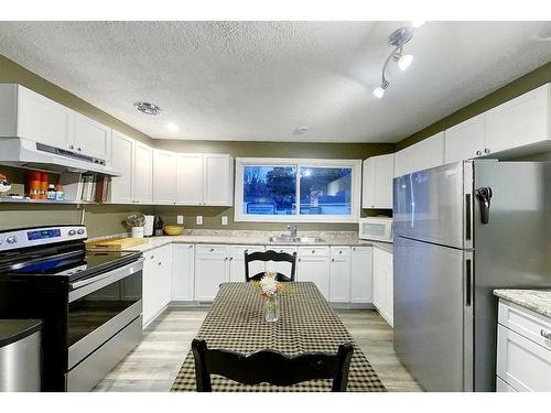 4238 8 Avenue, Edson, AB - Indoor Photo Showing Kitchen