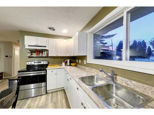 4238 8 Avenue, Edson, AB - Indoor Photo Showing Kitchen With Double Sink