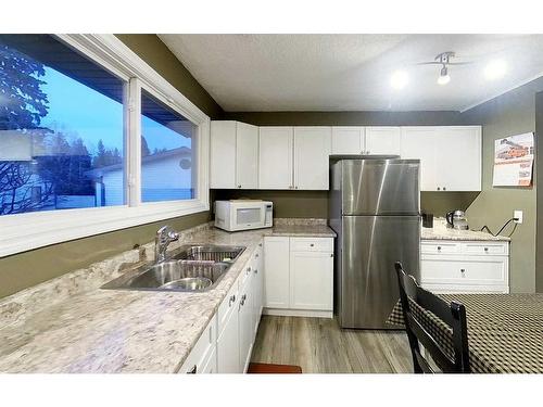 4238 8 Avenue, Edson, AB - Indoor Photo Showing Kitchen With Double Sink