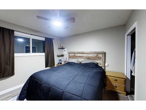 4238 8 Avenue, Edson, AB - Indoor Photo Showing Bedroom