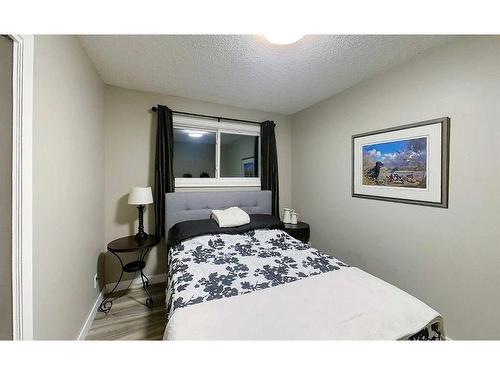 4238 8 Avenue, Edson, AB - Indoor Photo Showing Bedroom