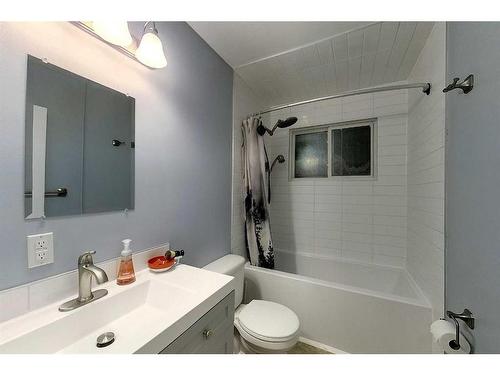 4238 8 Avenue, Edson, AB - Indoor Photo Showing Bathroom