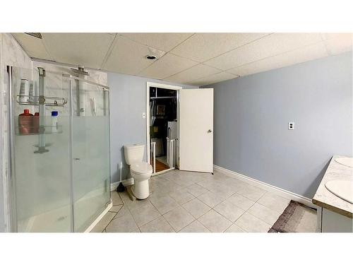 4238 8 Avenue, Edson, AB - Indoor Photo Showing Bathroom