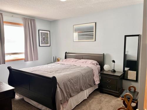 122 Wilson Avenue, Hinton, AB - Indoor Photo Showing Bedroom