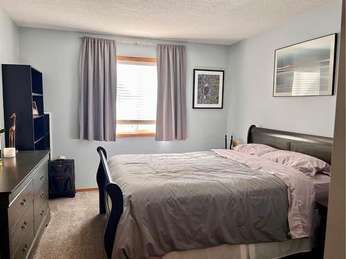 122 Wilson Avenue, Hinton, AB - Indoor Photo Showing Bedroom