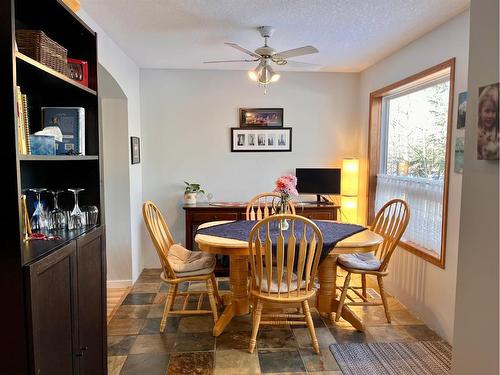 122 Wilson Avenue, Hinton, AB - Indoor Photo Showing Dining Room