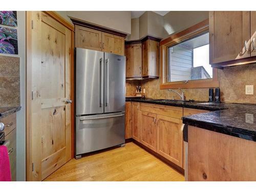 222-107 Armstrong Place, Canmore, AB - Indoor Photo Showing Kitchen