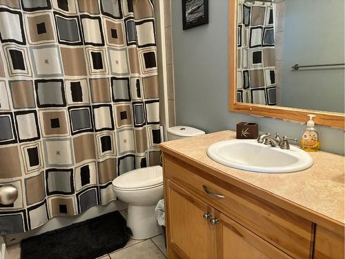 51 Kreiner Crescent, Whitecourt, AB - Indoor Photo Showing Bathroom