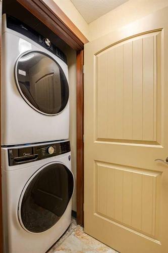 216-190 Kananaskis Way, Canmore, AB - Indoor Photo Showing Laundry Room