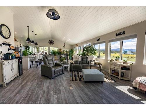 516B Seabolt Estates, Rural Yellowhead County, AB - Indoor Photo Showing Living Room