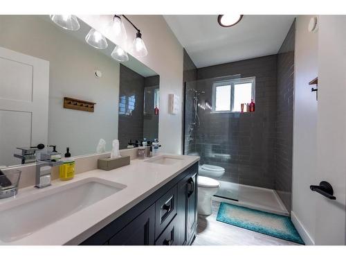 516B Seabolt Estates, Rural Yellowhead County, AB - Indoor Photo Showing Bathroom