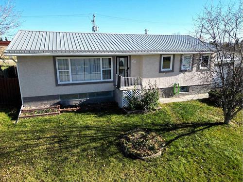 712 3 Avenue, Fox Creek, AB - Outdoor