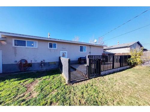 712 3 Avenue, Fox Creek, AB - Outdoor With Deck Patio Veranda