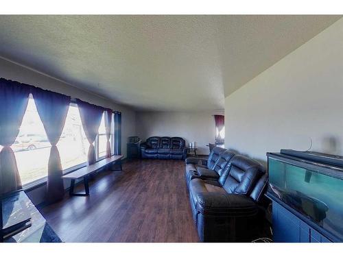 712 3 Avenue, Fox Creek, AB - Indoor