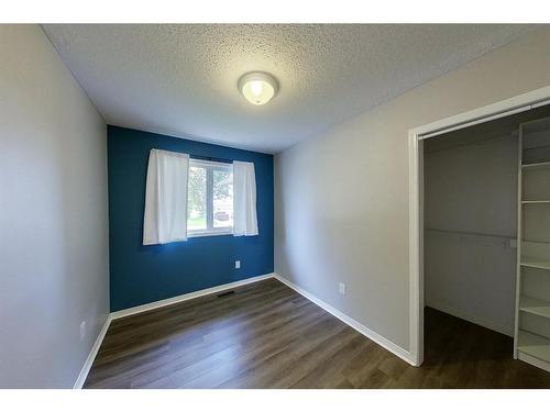 705 8 Street, Fox Creek, AB - Indoor Photo Showing Other Room