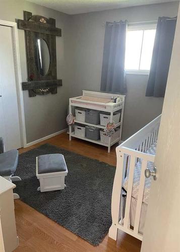 407 5 Street North, Fox Creek, AB - Indoor Photo Showing Bedroom