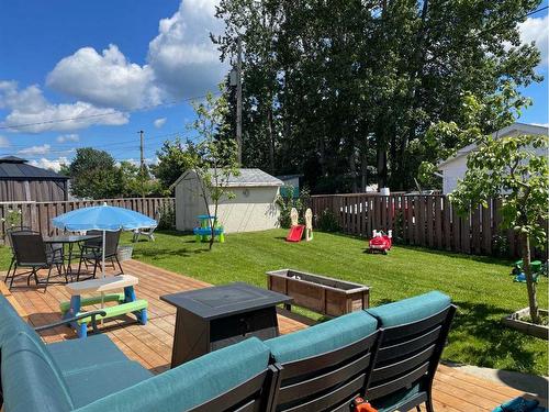 407 5 Street North, Fox Creek, AB - Outdoor With Backyard