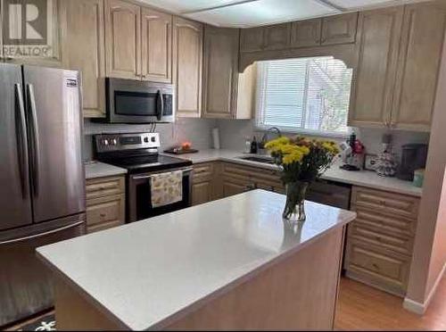 407 5 Street North, Fox Creek, AB - Indoor Photo Showing Kitchen With Stainless Steel Kitchen