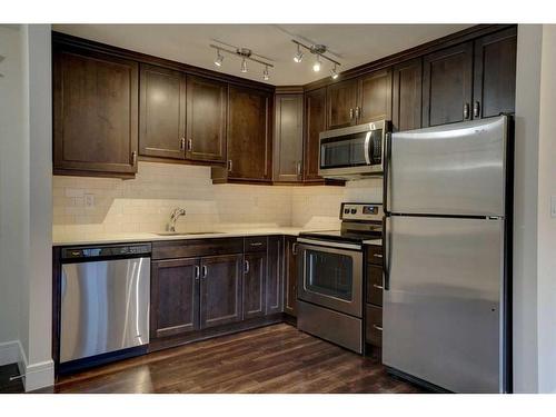 306-808 Spring Creek Drive, Canmore, AB - Indoor Photo Showing Kitchen