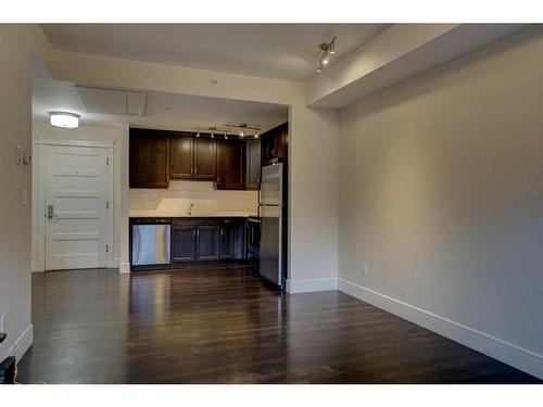 306-808 Spring Creek Drive, Canmore, AB - Indoor Photo Showing Kitchen