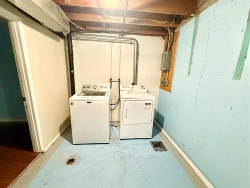 5-110 Tamarack Avenue, Hinton, AB - Indoor Photo Showing Laundry Room