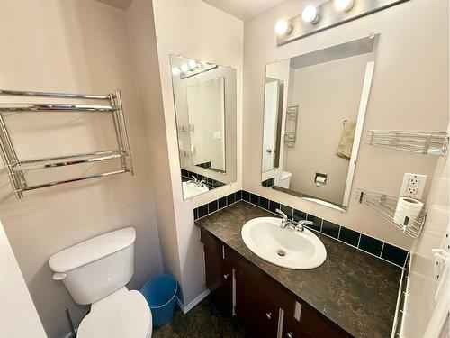 5-110 Tamarack Avenue, Hinton, AB - Indoor Photo Showing Bathroom