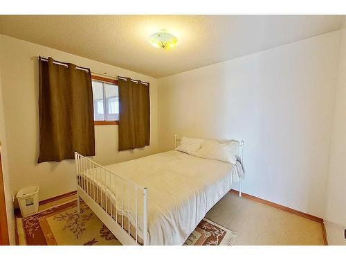 682004-Range Road 220.5, Rural Athabasca County, AB - Indoor Photo Showing Bedroom