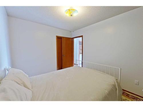 682004-Range Road 220.5, Rural Athabasca County, AB - Indoor Photo Showing Bedroom