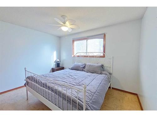 682004-Range Road 220.5, Rural Athabasca County, AB - Indoor Photo Showing Bedroom