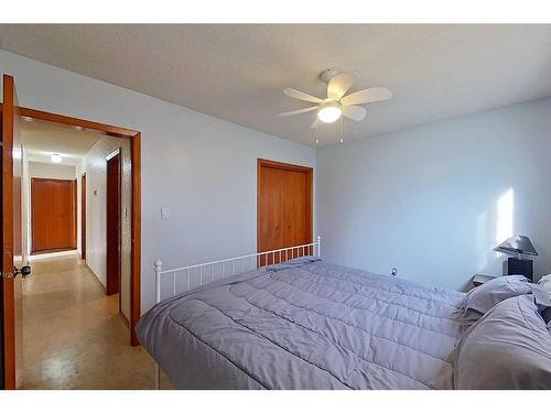 682004-Range Road 220.5, Rural Athabasca County, AB - Indoor Photo Showing Bedroom