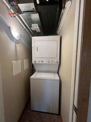 #303-4330A 55 Avenue, Whitecourt, AB - Indoor Photo Showing Laundry Room