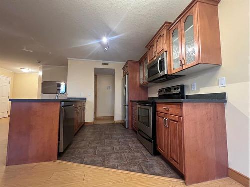 #303-4330A 55 Avenue, Whitecourt, AB - Indoor Photo Showing Kitchen