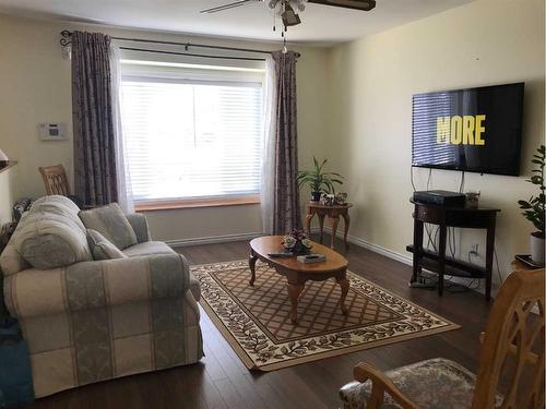 604 10 Avenue, Fox Creek, AB - Indoor Photo Showing Living Room