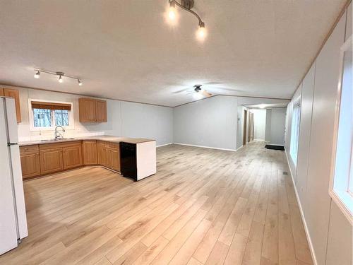 101-660022 Range Road 225.5, Rural Athabasca County, AB - Indoor Photo Showing Kitchen