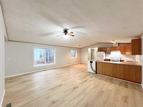 101-660022 Range Road 225.5, Rural Athabasca County, AB - Indoor Photo Showing Kitchen