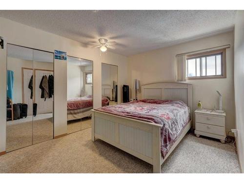 1-426 Marten Street, Banff, AB - Indoor Photo Showing Bedroom