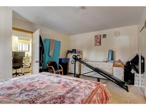 1-426 Marten Street, Banff, AB - Indoor Photo Showing Bedroom