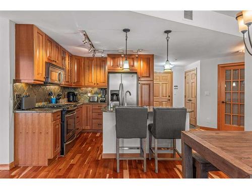 309-701 Benchlands Trail, Canmore, AB - Indoor Photo Showing Kitchen