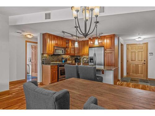 309-701 Benchlands Trail, Canmore, AB - Indoor Photo Showing Kitchen