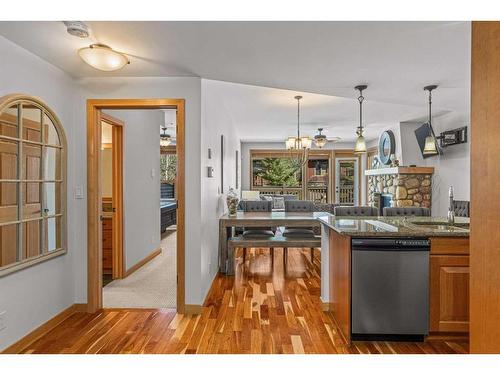 309-701 Benchlands Trail, Canmore, AB - Indoor Photo Showing Kitchen