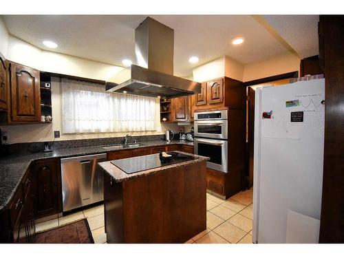 105 Mcpherson Square Square, Hinton, AB - Indoor Photo Showing Kitchen