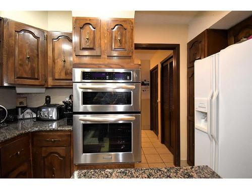 105 Mcpherson Square Square, Hinton, AB - Indoor Photo Showing Kitchen