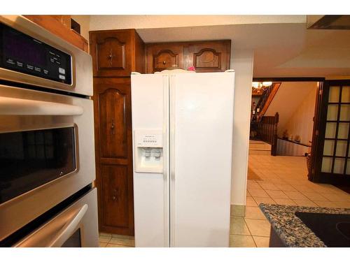 105 Mcpherson Square Square, Hinton, AB - Indoor Photo Showing Kitchen