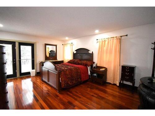 105 Mcpherson Square Square, Hinton, AB - Indoor Photo Showing Bedroom