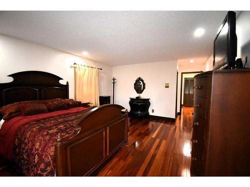 105 Mcpherson Square Square, Hinton, AB - Indoor Photo Showing Bedroom