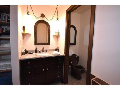 105 Mcpherson Square Square, Hinton, AB - Indoor Photo Showing Bathroom