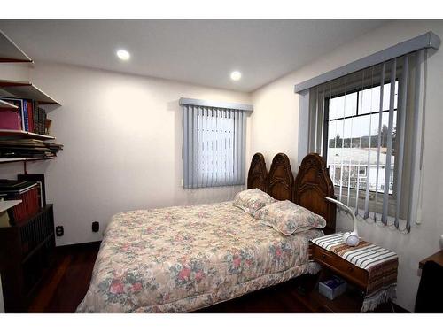 105 Mcpherson Square Square, Hinton, AB - Indoor Photo Showing Bedroom