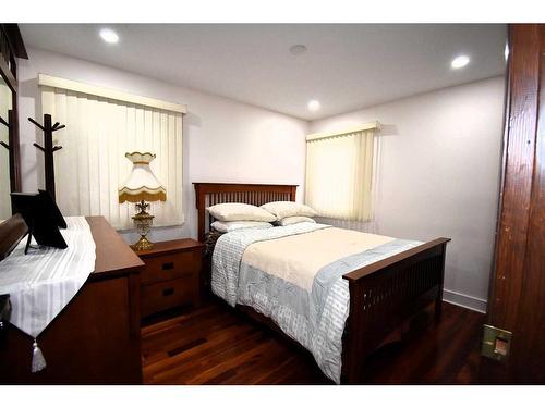 105 Mcpherson Square Square, Hinton, AB - Indoor Photo Showing Bedroom