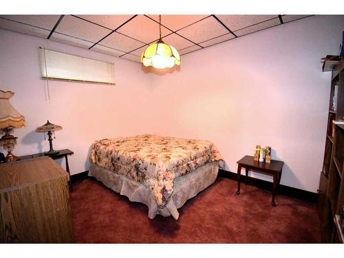 105 Mcpherson Square Square, Hinton, AB - Indoor Photo Showing Bedroom