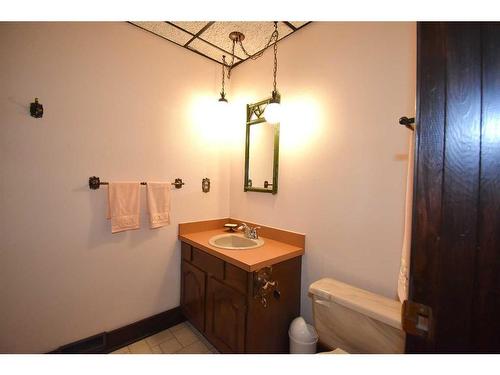 105 Mcpherson Square Square, Hinton, AB - Indoor Photo Showing Bathroom